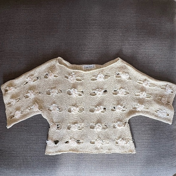 Scrap Work sz S Whimsical Cream Open Knit Dainty Ivory Flowers 3/4 Bell Sleeves - Picture 3 of 11